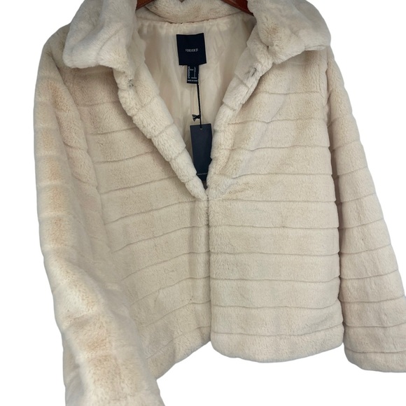 LAST CHANCE donating White faux fur NWT JACKET LARGE - Picture 2 of 3